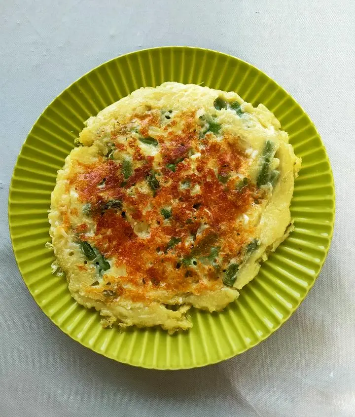 アスパラガスとチーズのチヂミ🥘

適当に作りましたが食えないことはないというレベルでした。卵を入れてお好み焼きにしたほうが良かったかな🤔