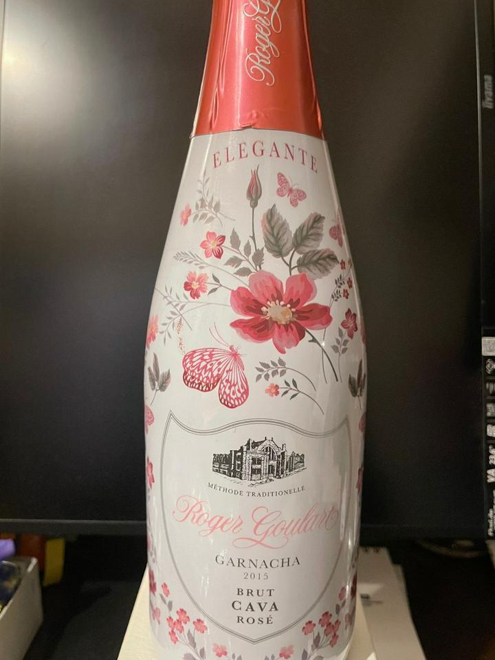 【元ソムリエのお酒豆知識】 
クリスマスが近いので、スパークリングワインについて投稿します。 
