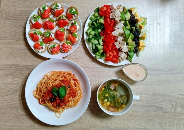 今日の夕食は、フォローユーザーの「Pさん」の「最近、庭でオリーブが採れるんですが、オリーブ使って何か出来ますか～😃」のリクエストにお応えしてオリーブを使った料理を作ってみました。

簡単 手作り ドレッシングのコブサラダ