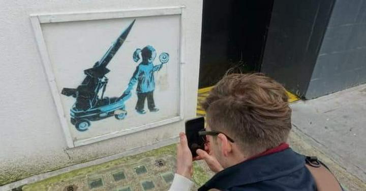 【バンクシー🖼】ロンドン🇬🇧カムデンタウン「兵器を持つ少女」ここが私のアナザースカイ！

ご自身の大切な場所、お気に入りの場所・・想いはそれぞれ。是非そんな場所にみなさんをお連れします。