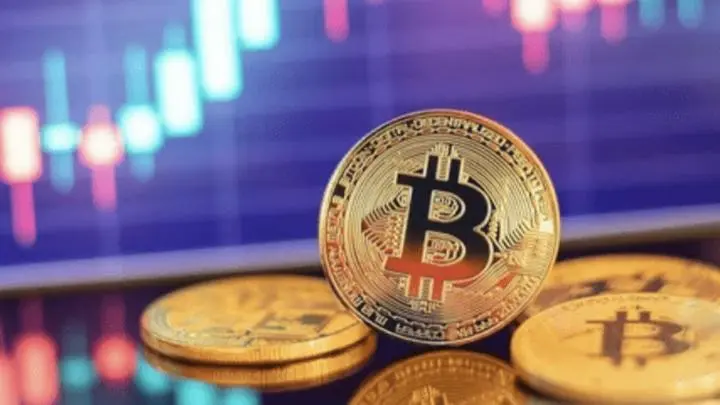 【14年ぶりBTC大量移動、売却気配なし】

アーカムの報告によると、86億ドル相当のビットコインが14年ぶりに移動された件について、売却の兆候は確認されておらず、旧ウォレットからセグウィットアドレスへのアップグレードの可能性が指摘されてお