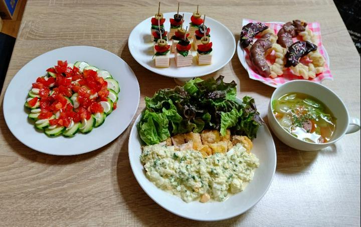 今日の夕食は、フォローユーザーの「ねこやさん」の「チキン南蛮」のリクエストにお応えして作ってみました。

揚げないでワンパンでできる！チキン南蛮