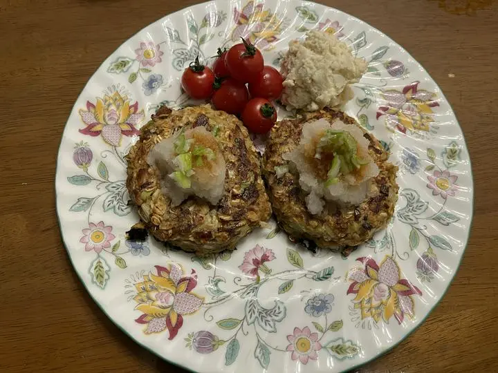 イワシ缶とオートミールハンバーグ
つくってみました♪
ちょうどオートミールにこないだまで