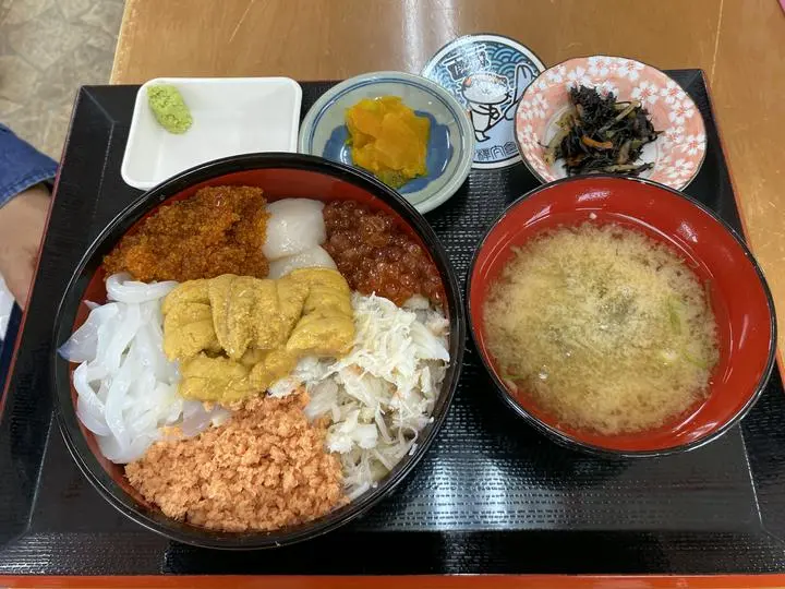 #樺太食堂　#樺太丼　#ノシャップ岬　#稚内　#ウニの季節
相場が大変なことになっていますが🥶
皆さん気持ちを揺さぶられていませんか〜？