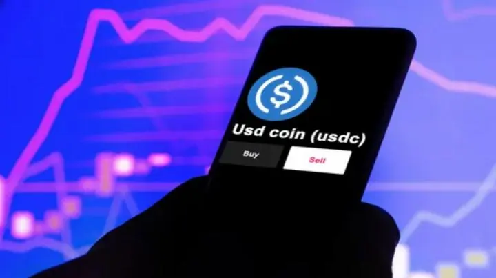 【SBI VCトレード、USDCの国内取扱い開始へ】

SBI VCトレードは3月12日より、国内で初めて米ドル連動ステーブルコイン「USDC」の取り扱いを開始すると発表しました。USDCは1USDC=1米ドルの価値を持ち、現金や高流動性資