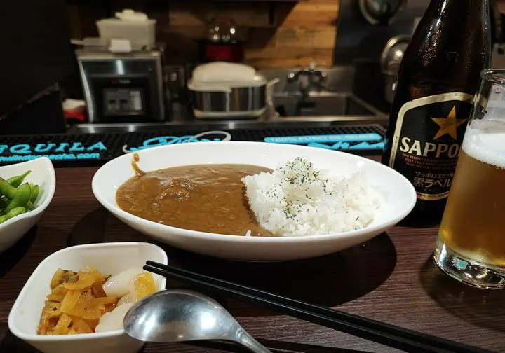 20230815 カレーのミッチー 神楽坂
本日も営業していることを店主より聞いていたので、夕食がてら伺いました。
黒ラベルも用意して頂いたようで、数本飲みました。